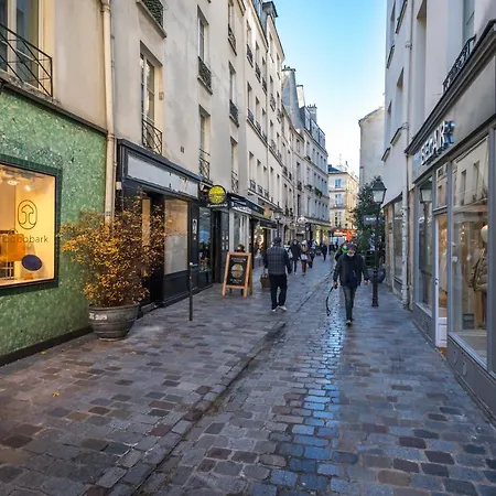 Happy - Marais Bourgeois Apartment Paris